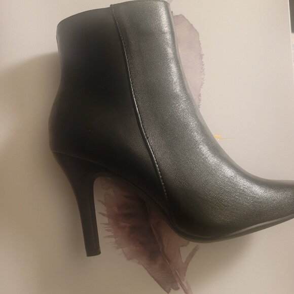 Shoes - Picture 4 of 4